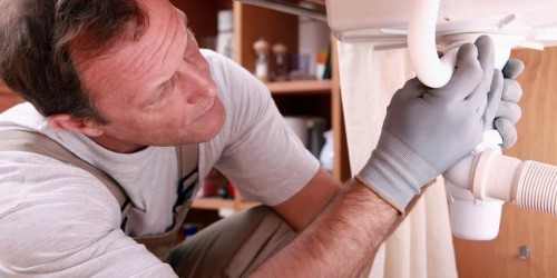 fontanero en MONCLOA.